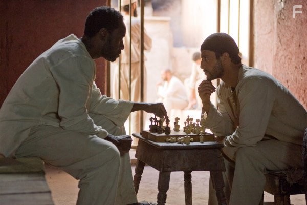 Don Cheadle and Sa?d Taghmaoui in Предатель (2008)