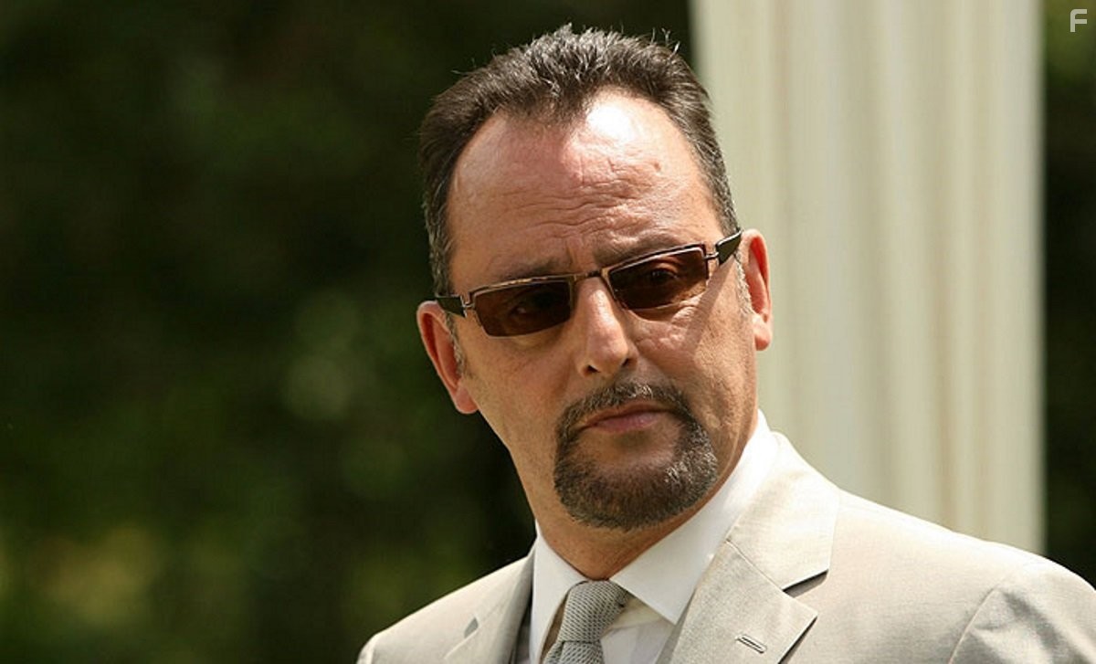 Jean Reno in Отпетые мошенники (2008)