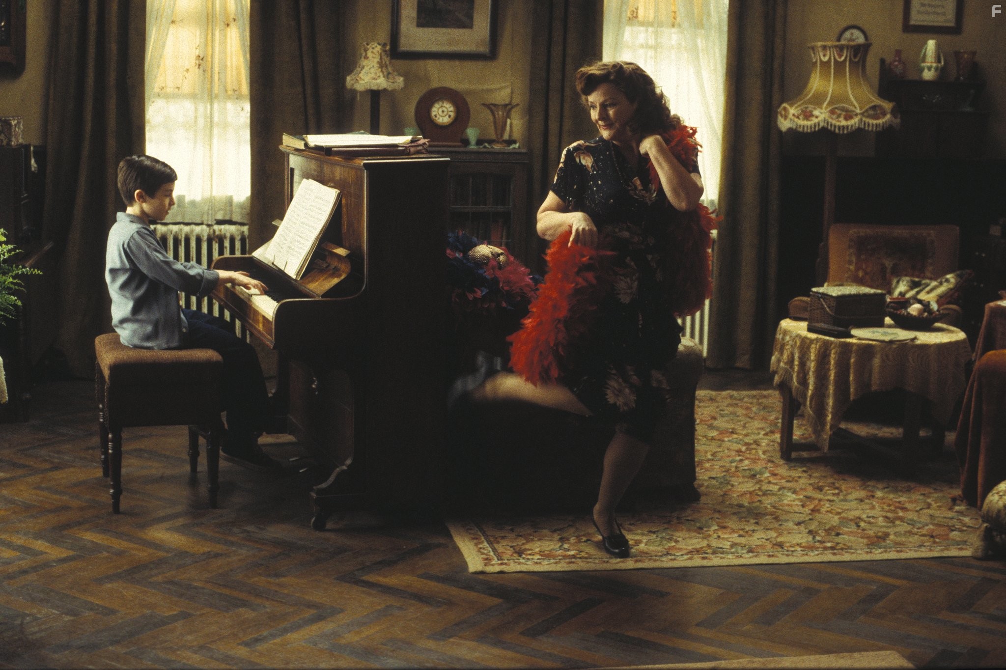 Brenda Blethyn and William Ullrich in У моря (2004)