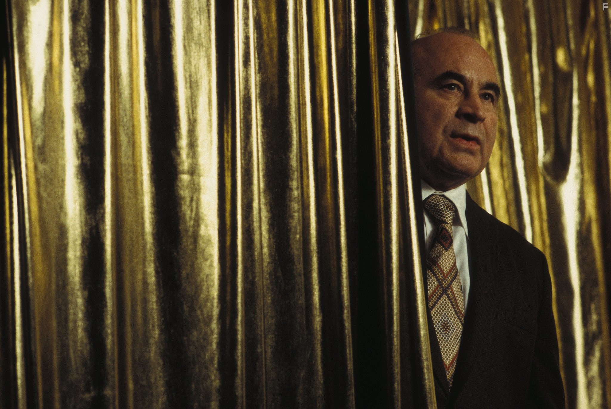 Bob Hoskins in У моря (2004)