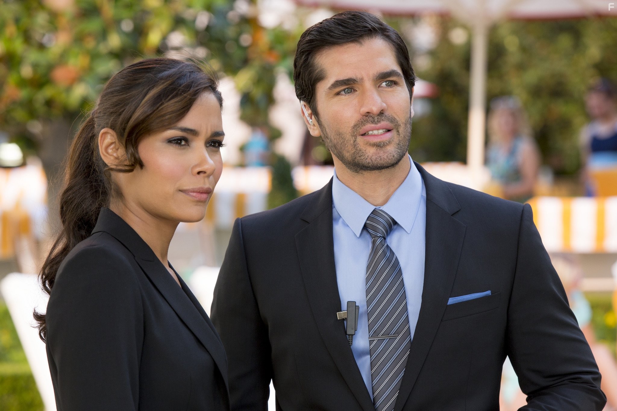 Daniella Alonso and Eduardo Ver?stegui in Толстяк против всех (2015)