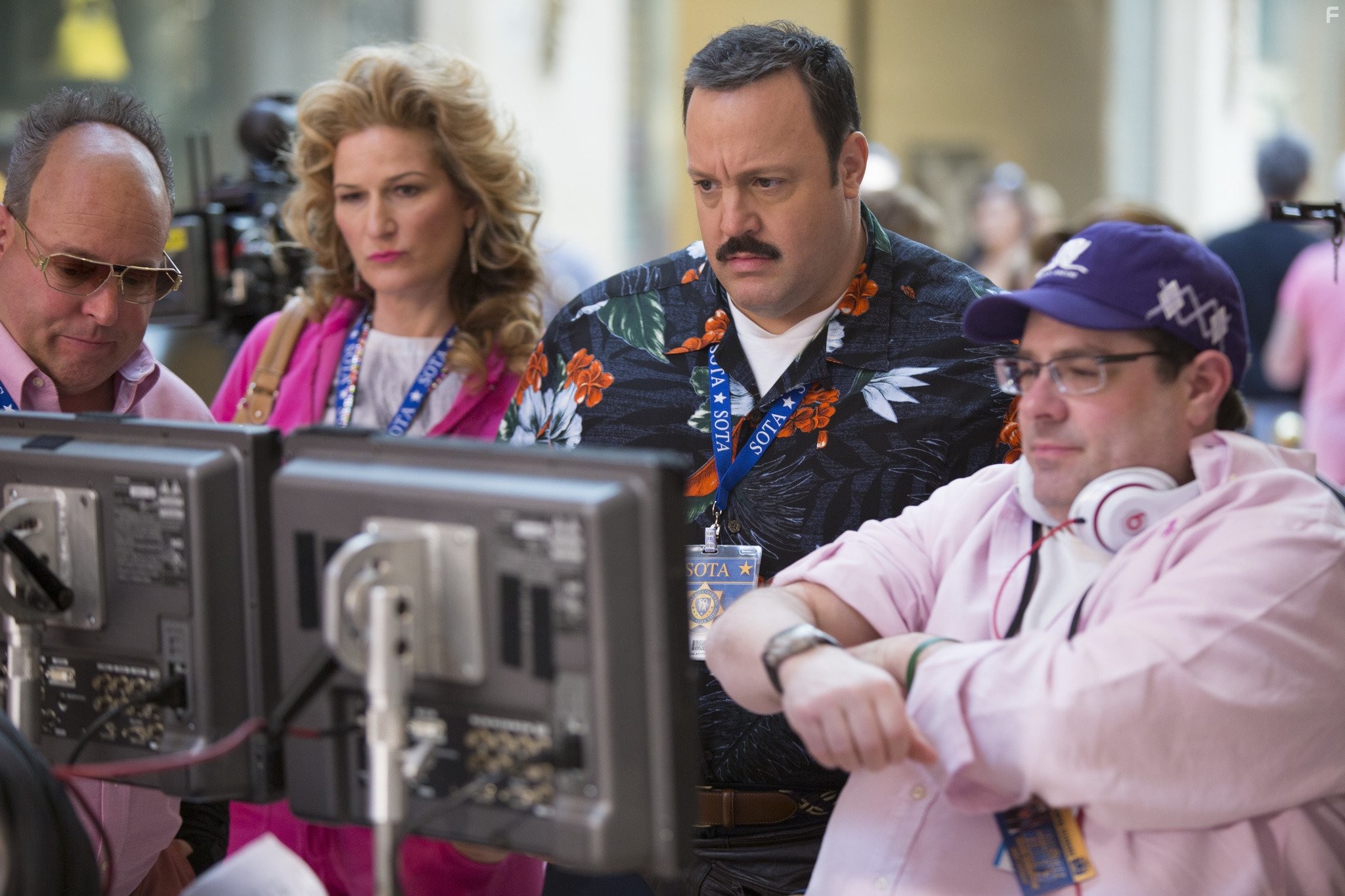 Andy Fickman, Ana Gasteyer, Kevin James, and Gary Valentine in Толстяк против всех (2015)