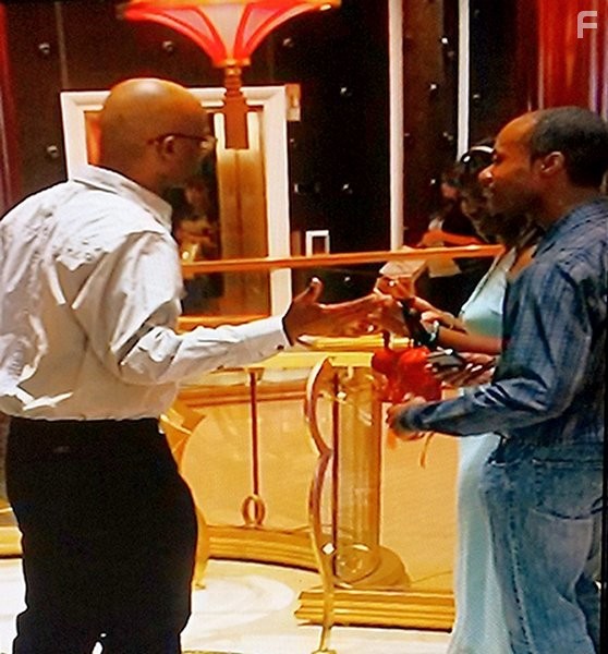 Kevin James and Phillip Allen Hall III in Толстяк против всех (2015)