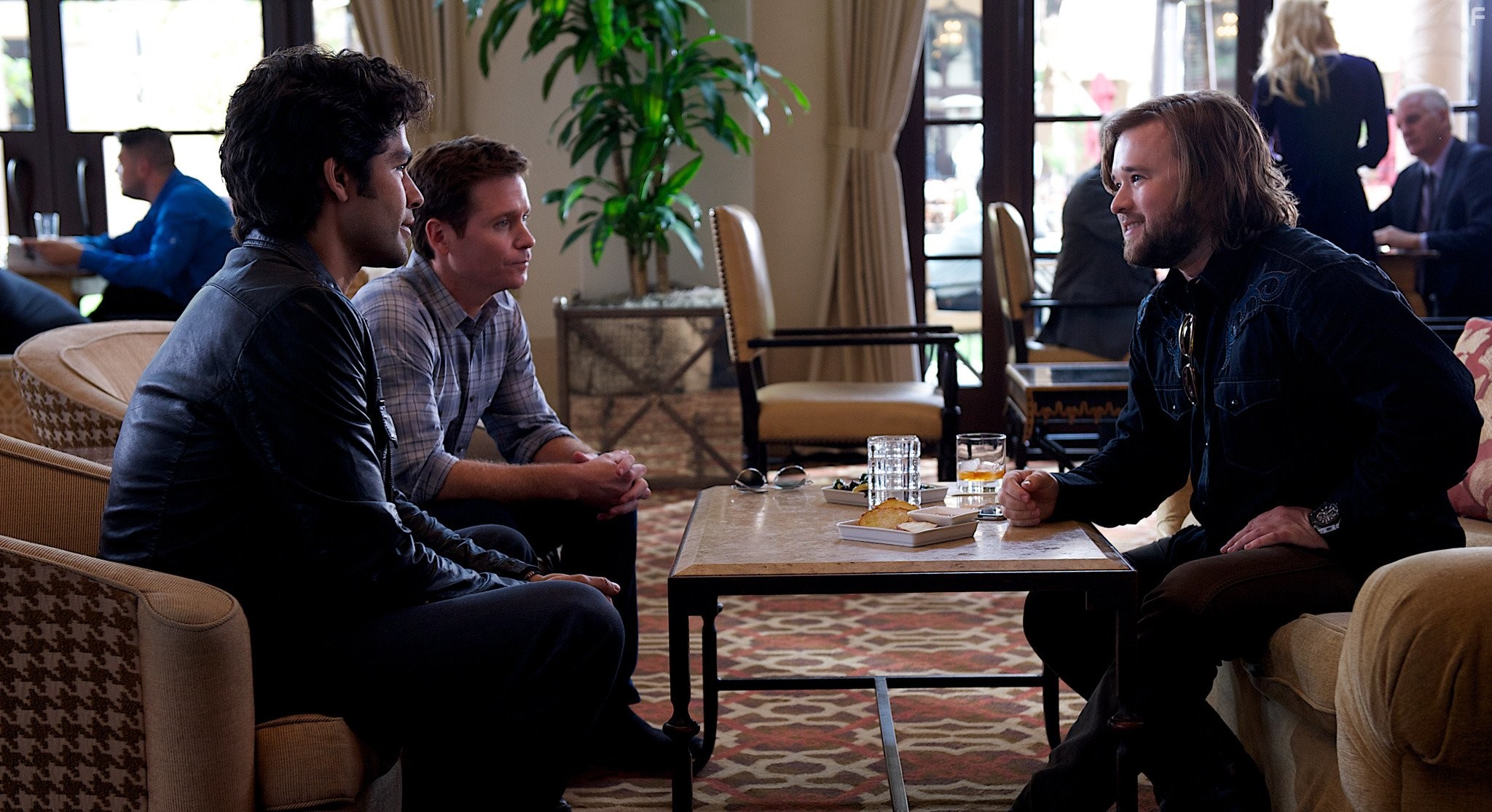 Adrian Grenier, Haley Joel Osment, and Kevin Connolly in Антураж (2015)