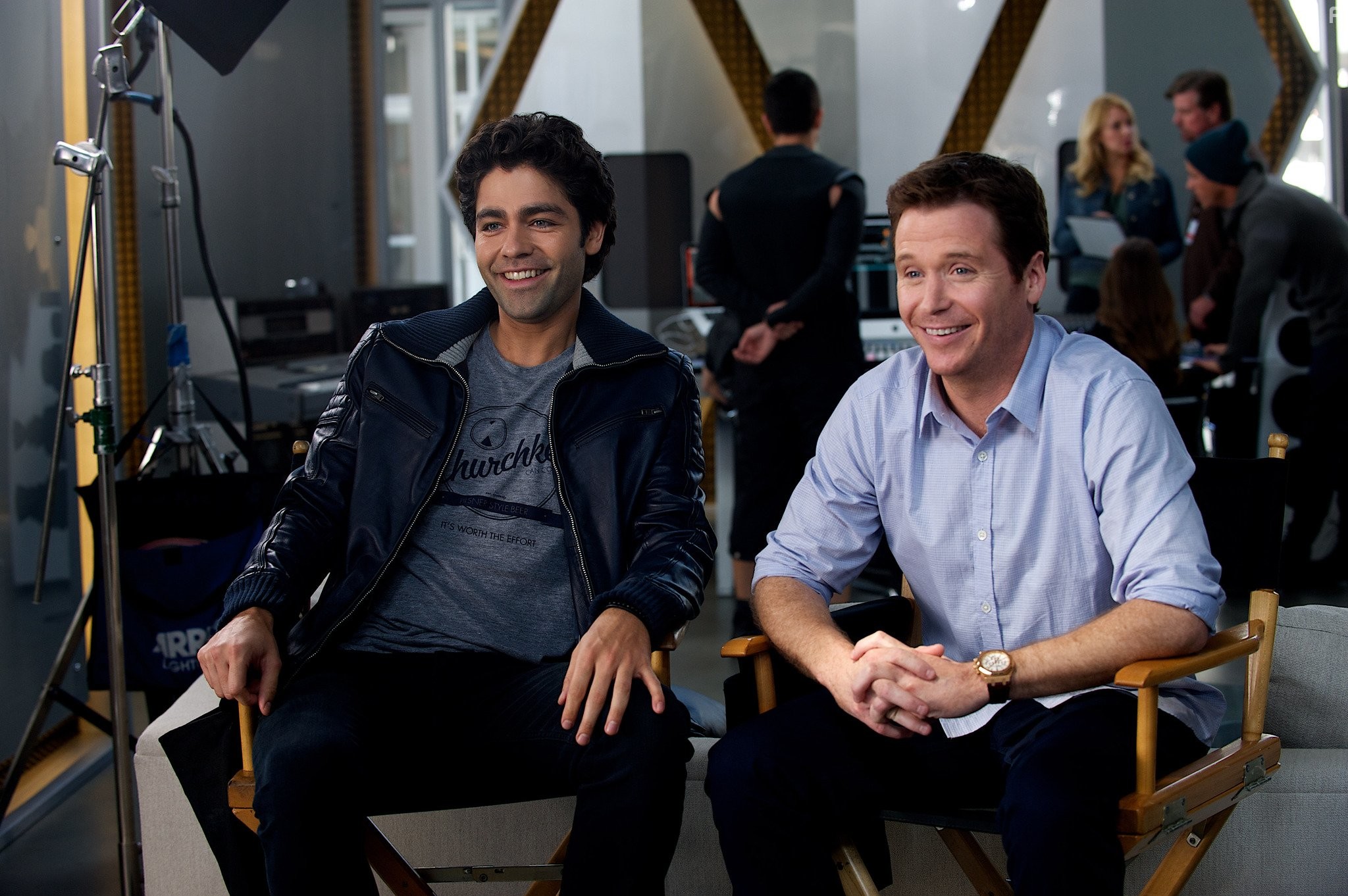 Adrian Grenier and Kevin Connolly in Антураж (2015)