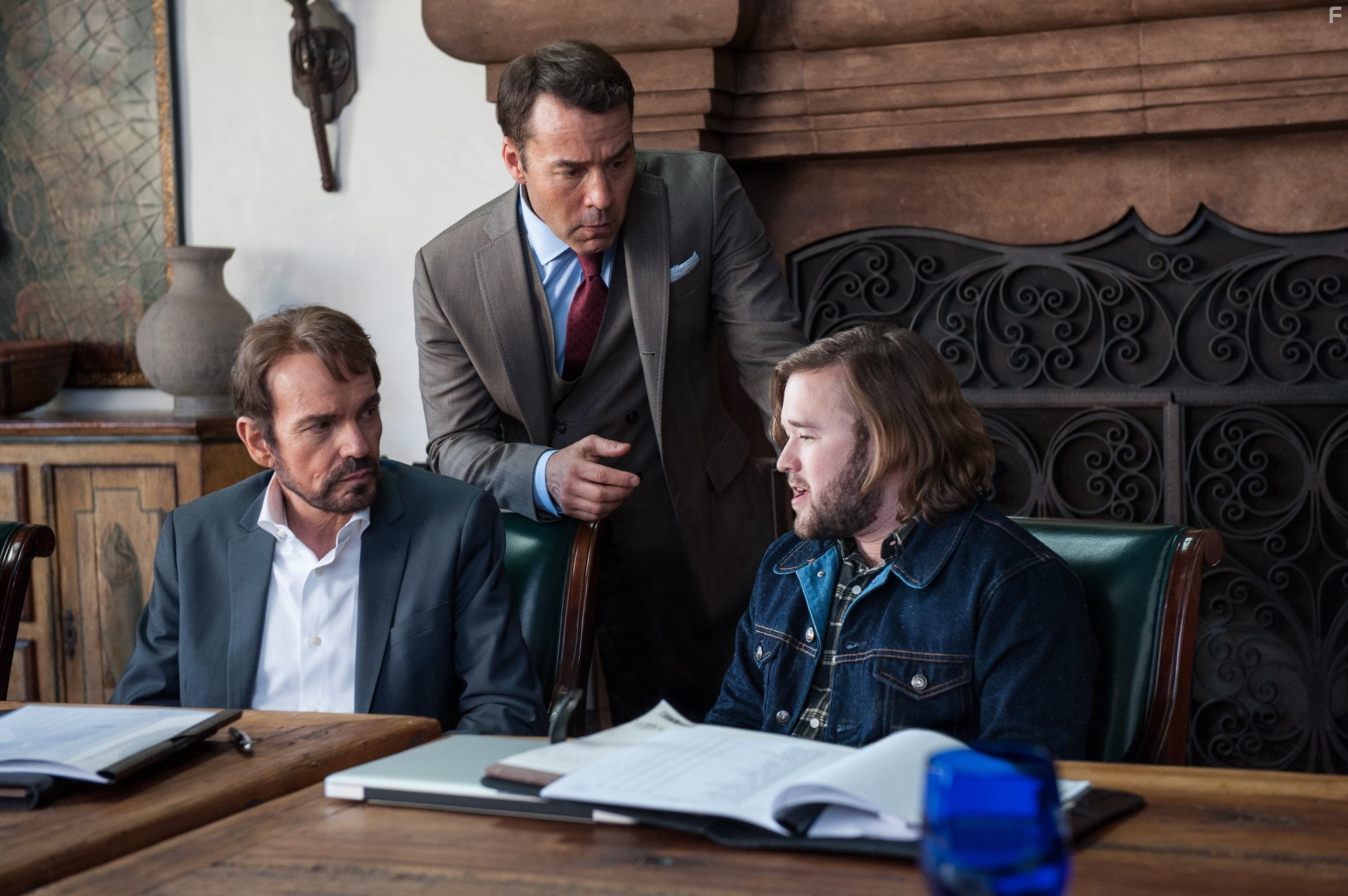 Billy Bob Thornton, Haley Joel Osment, and Jeremy Piven in Антураж (2015)