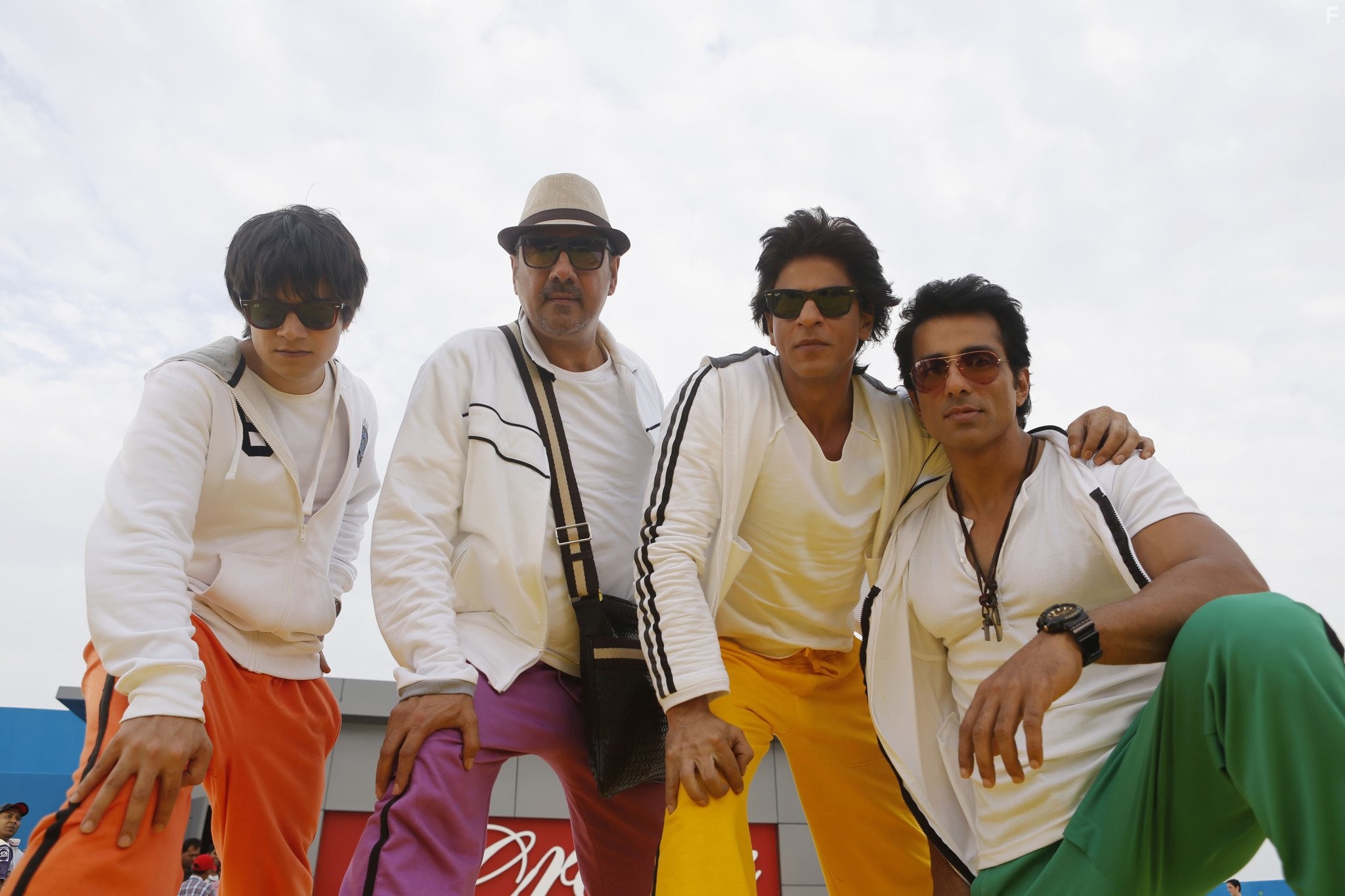 Shah Rukh Khan, Boman Irani, and Sonu Sood in С Новым годом (2014)