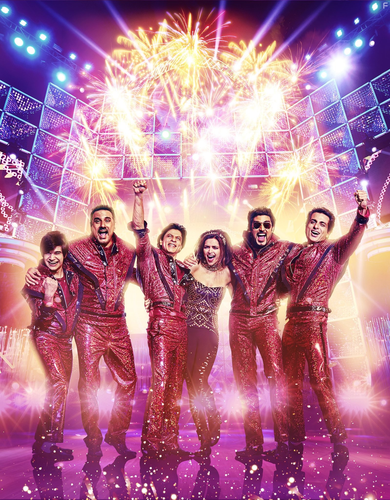 Abhishek Bachchan, Shah Rukh Khan, Boman Irani, Sonu Sood, and Deepika Padukone in С Новым годом (2014)