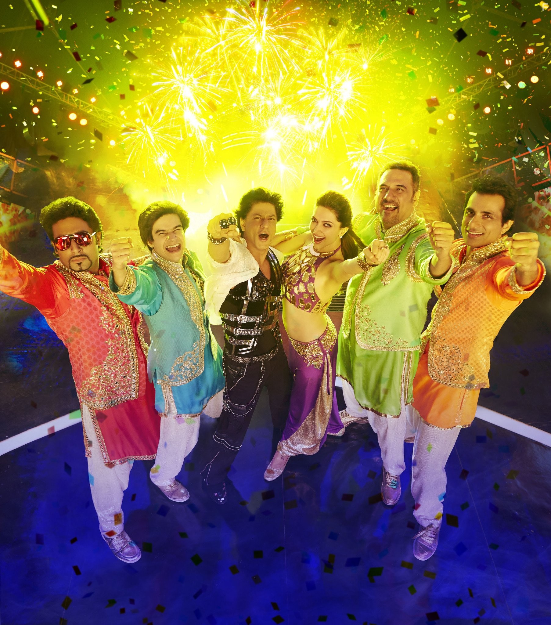 Abhishek Bachchan, Shah Rukh Khan, Boman Irani, Sonu Sood, and Deepika Padukone in С Новым годом (2014)