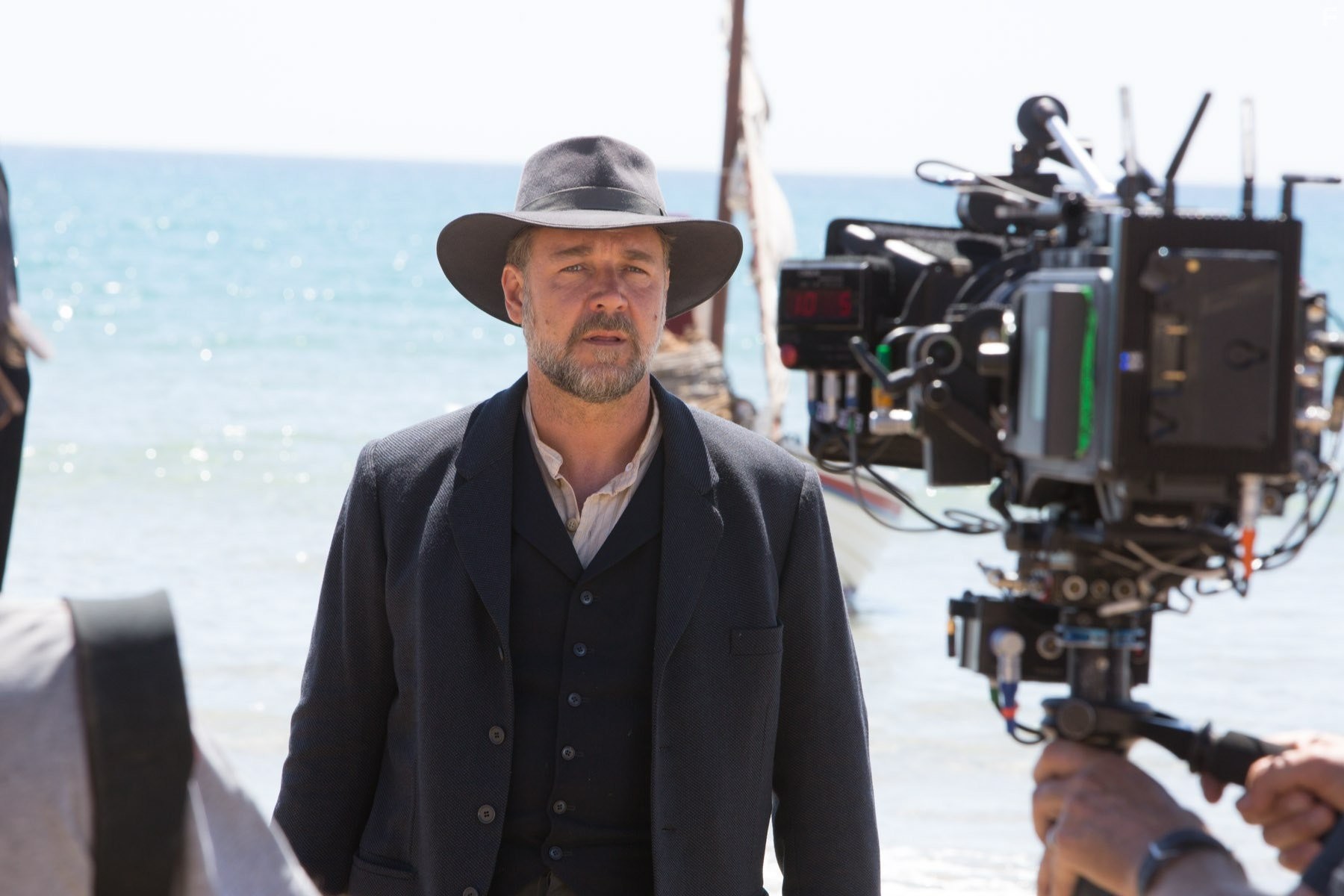 Russell Crowe in Искатель воды (2014)