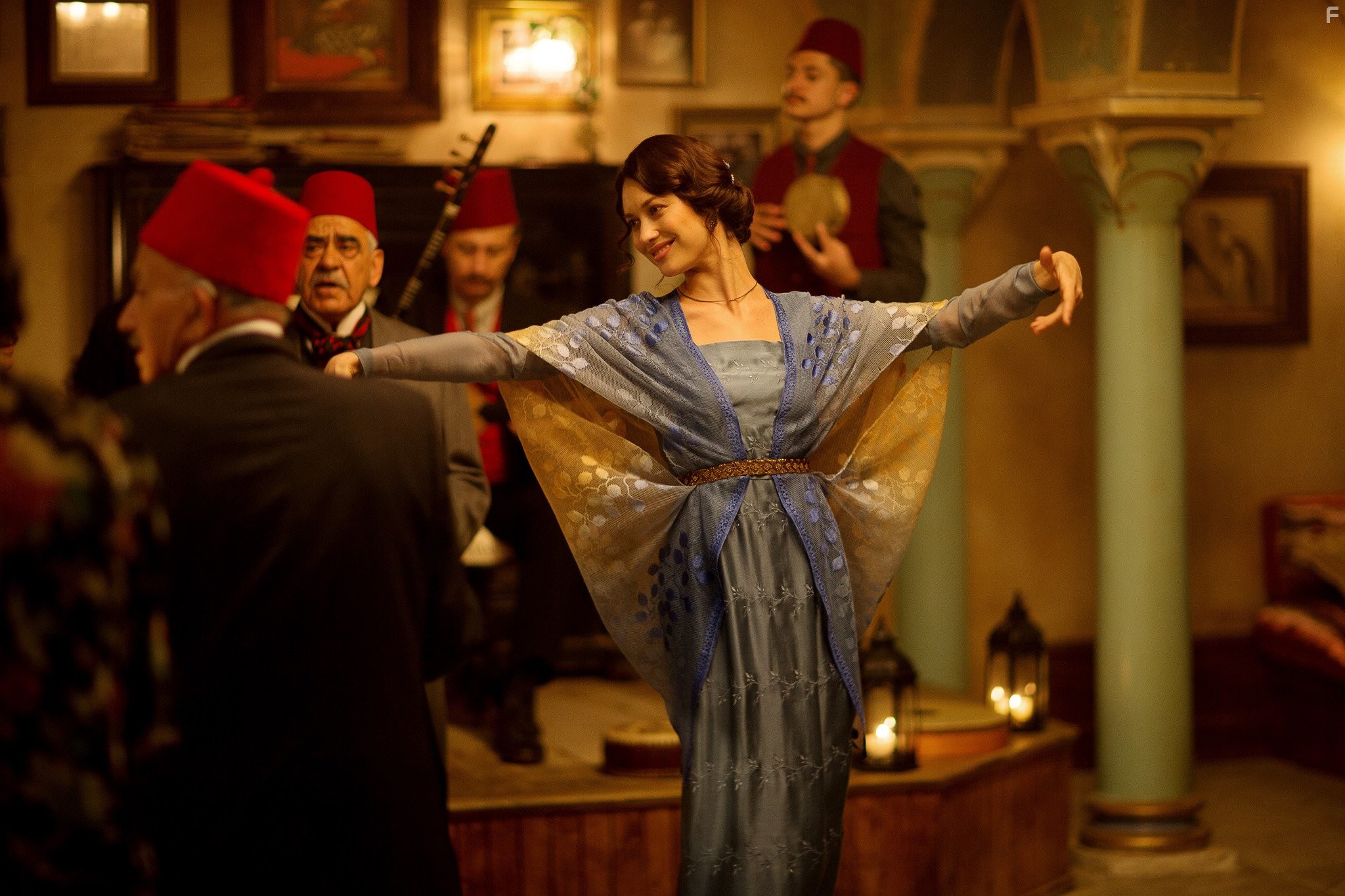 Olga Kurylenko in Искатель воды (2014)