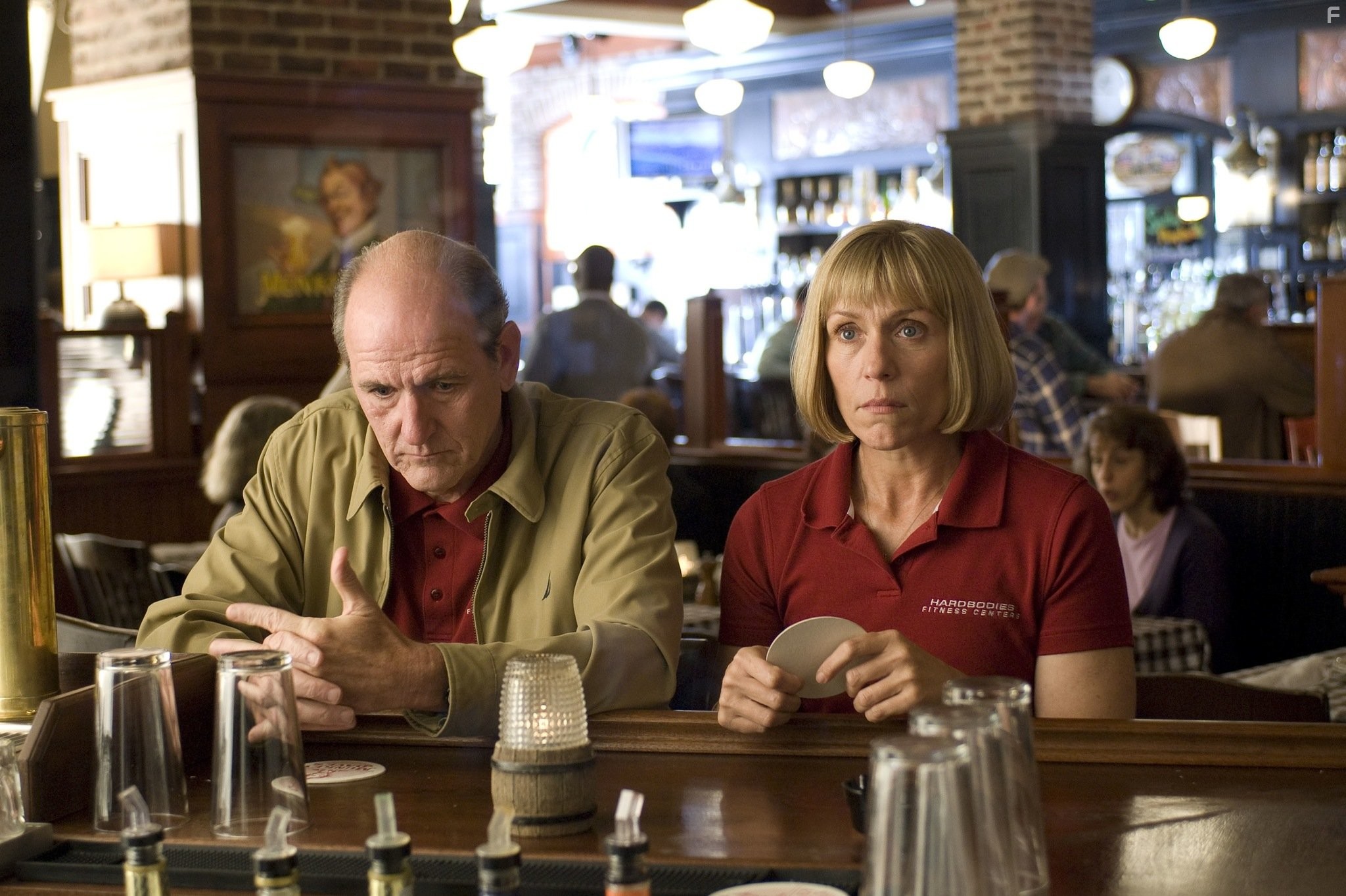 Frances McDormand and Richard Jenkins in После прочтения сжечь (2008)