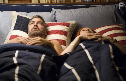 George Clooney and Tilda Swinton in После прочтения сжечь (2008)