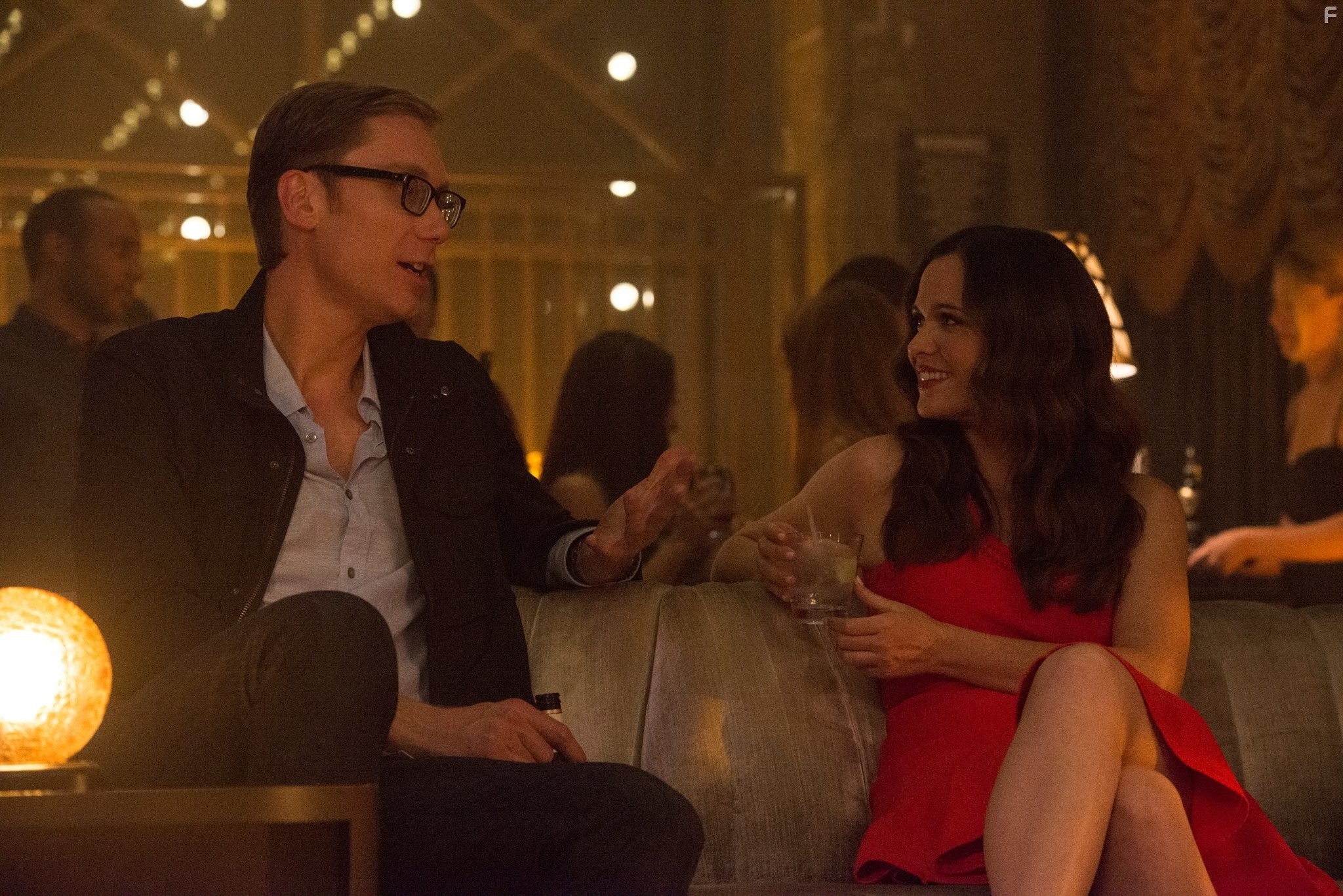 Stephen Merchant and Carly Craig in Давай знакомиться: Hello Ladies: The Movie (2014)
