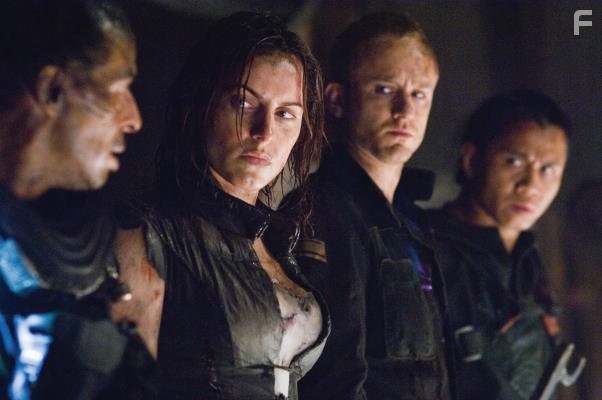 Ben Foster, Eddie Rouse, Cung Le, and Antje Traue in Пандорум (2009)
