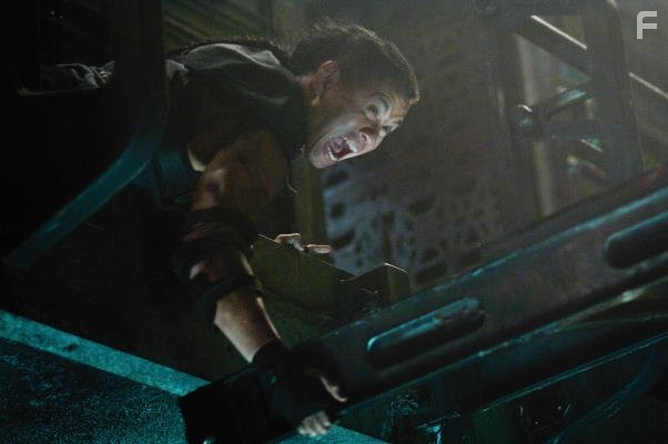 Cung Le in Пандорум (2009)