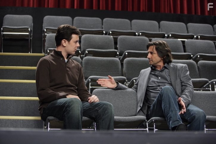 Griffin Dunne and Colin Hanks in Bеликий Бак Ховард (2008)