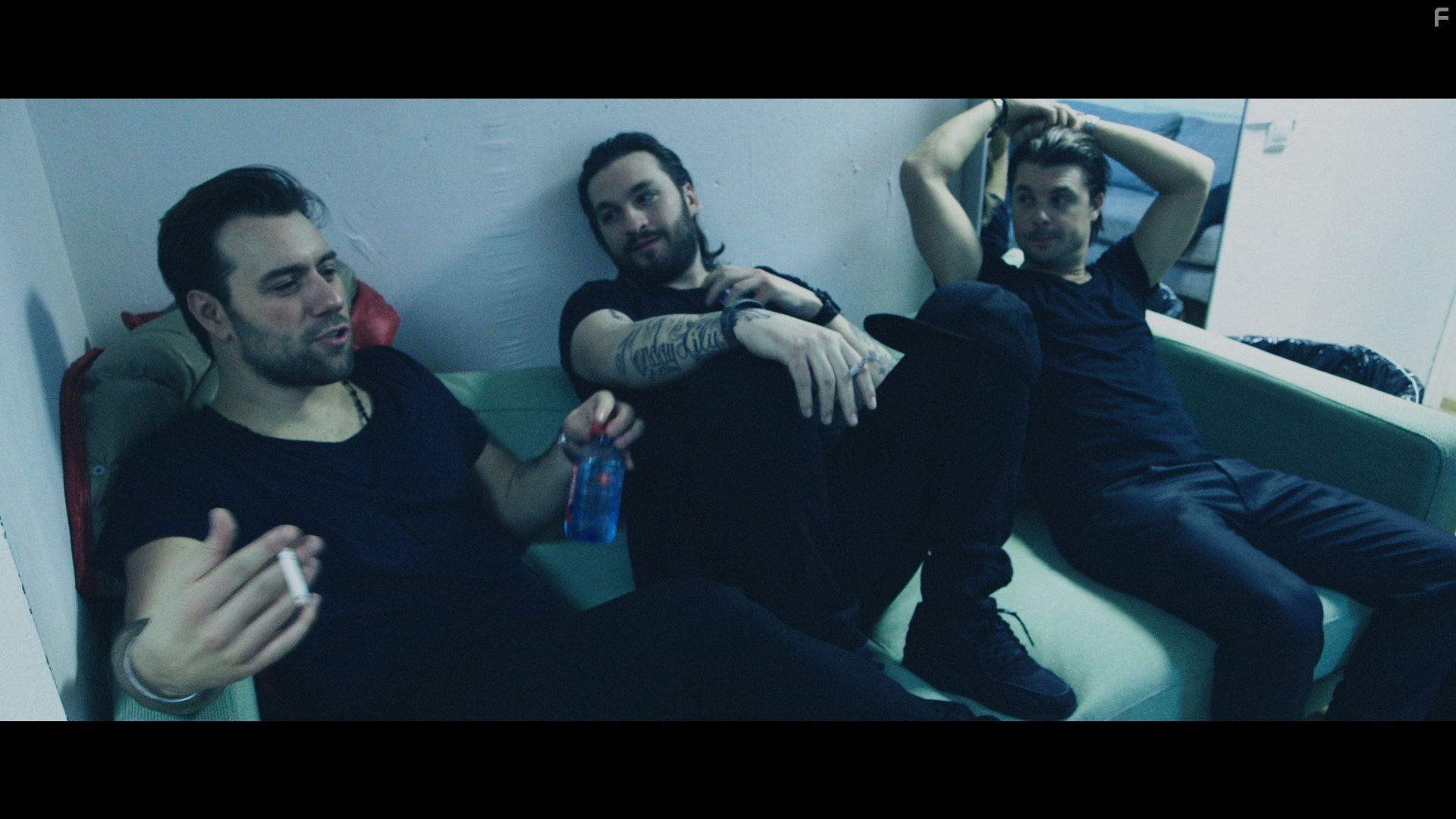 Вырвись за пределы мира (2014)