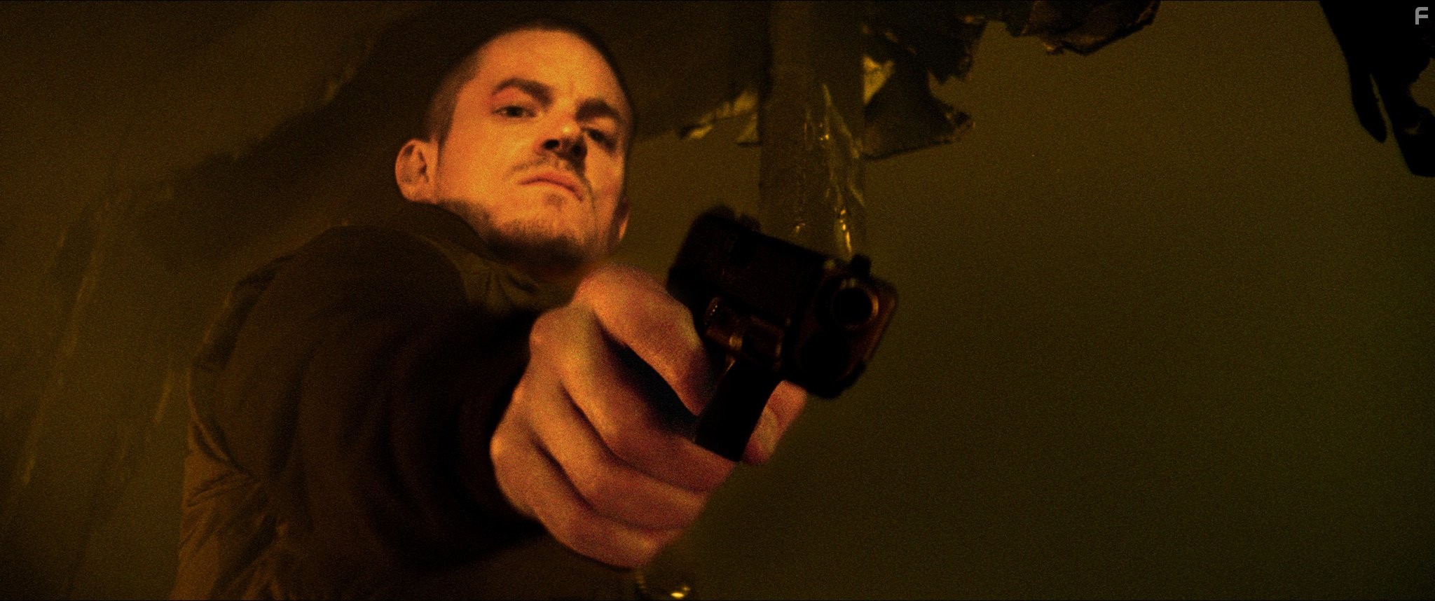 Joel Kinnaman in Ночной беглец (2015)