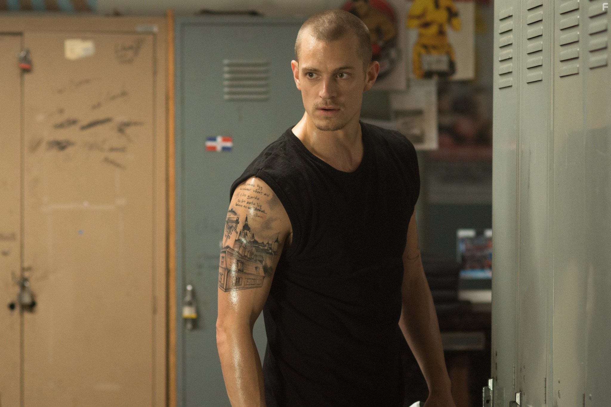Joel Kinnaman in Ночной беглец (2015)