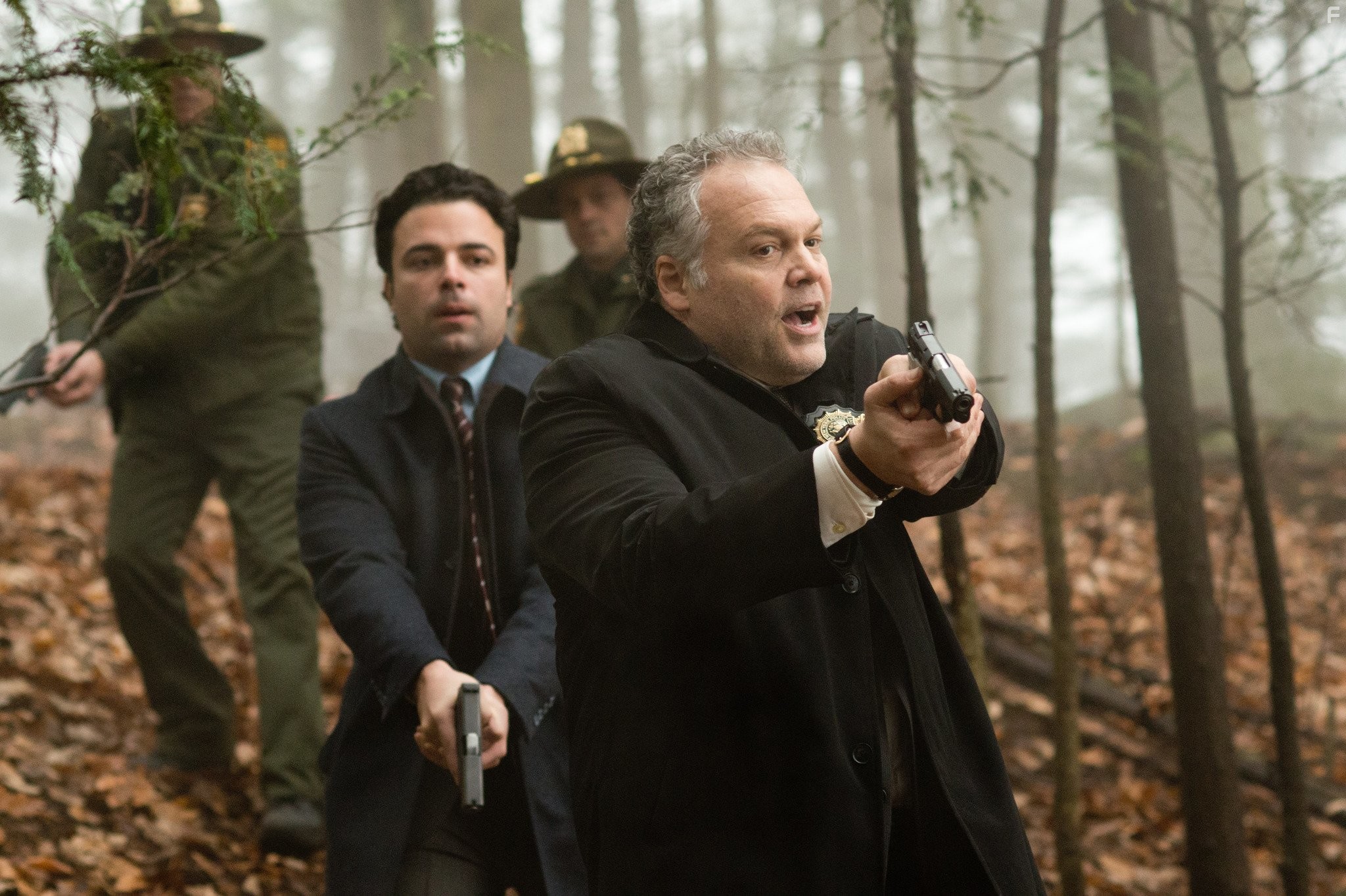 Vincent D'Onofrio and James Martinez in Ночной беглец (2015)