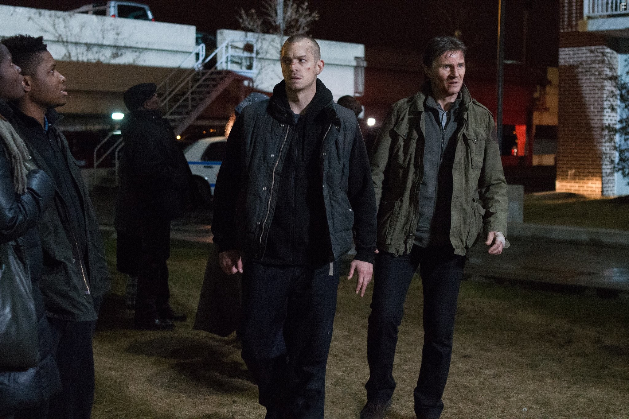 Liam Neeson and Joel Kinnaman in Ночной беглец (2015)