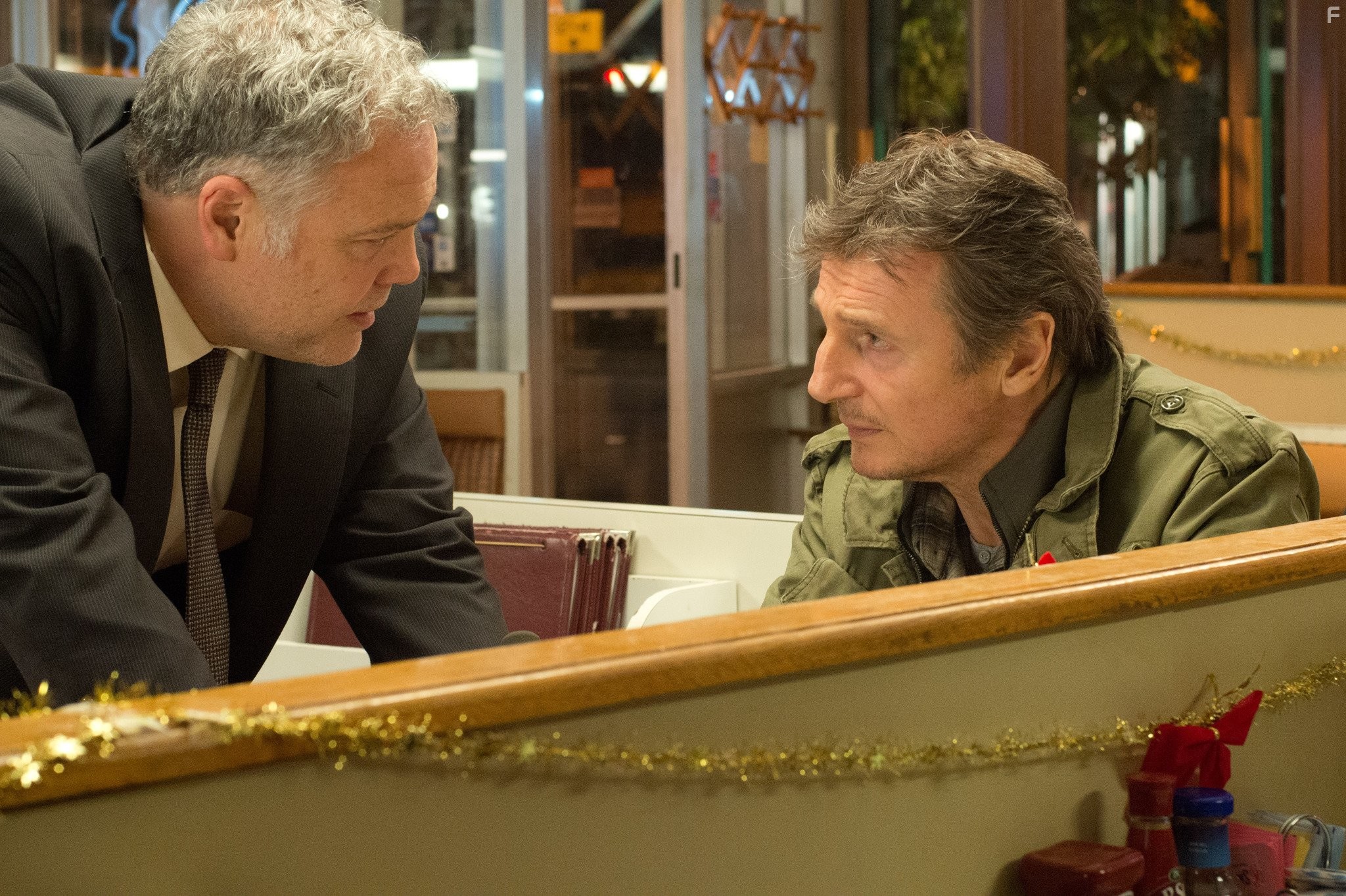 Vincent D'Onofrio and Liam Neeson in Ночной беглец (2015)