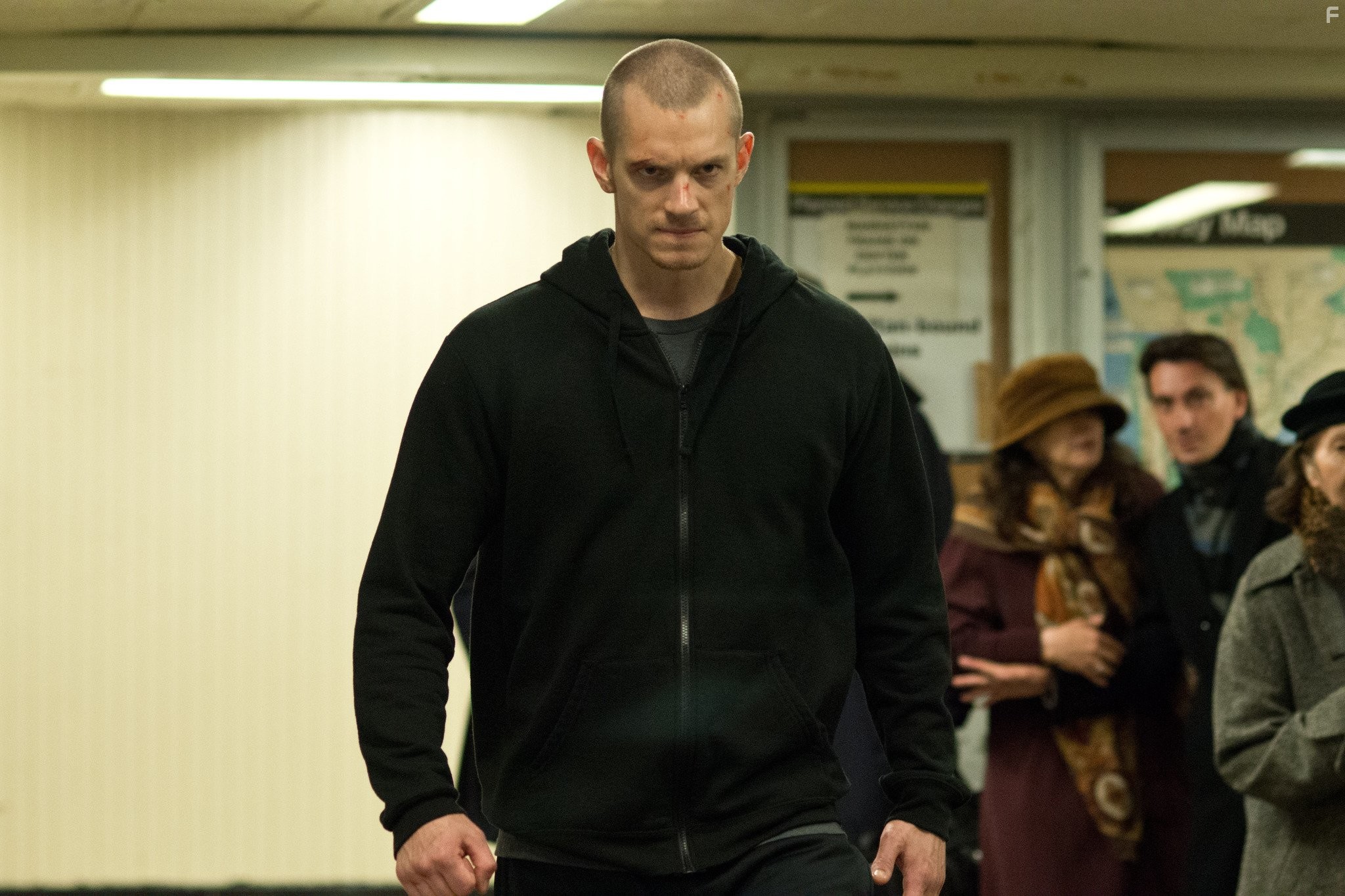Joel Kinnaman in Ночной беглец (2015)