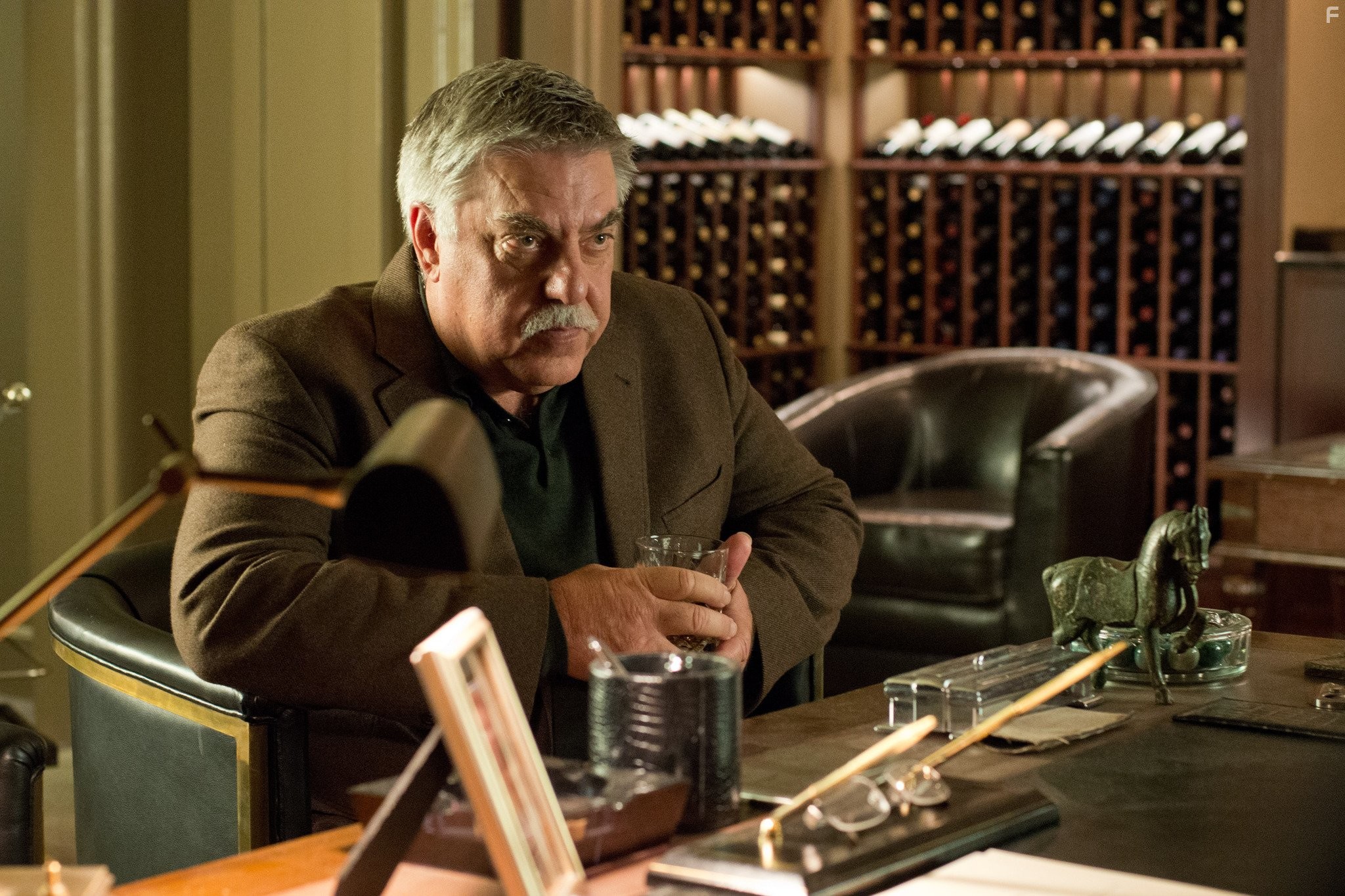 Bruce McGill in Ночной беглец (2015)