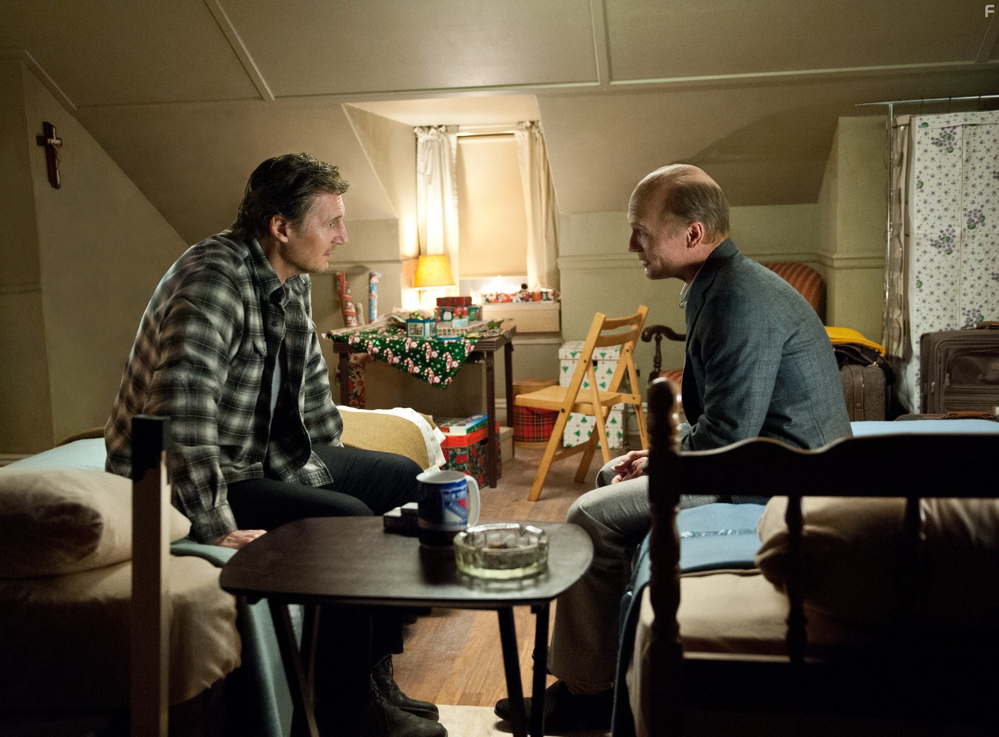 Ed Harris and Liam Neeson in Ночной беглец (2015)