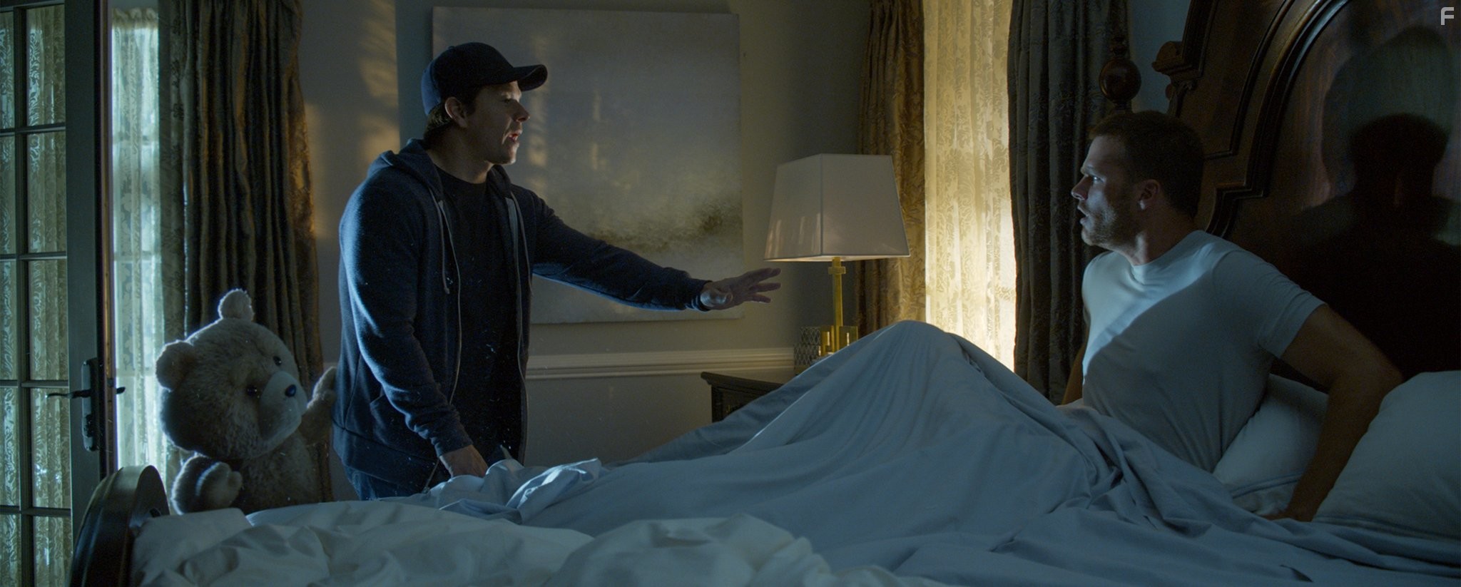 Mark Wahlberg and Tom Brady in Третий лишний 2 (2015)