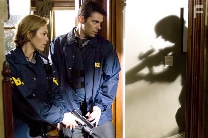 Diane Lane and Billy Burke in Не оставляющий следа (2008)