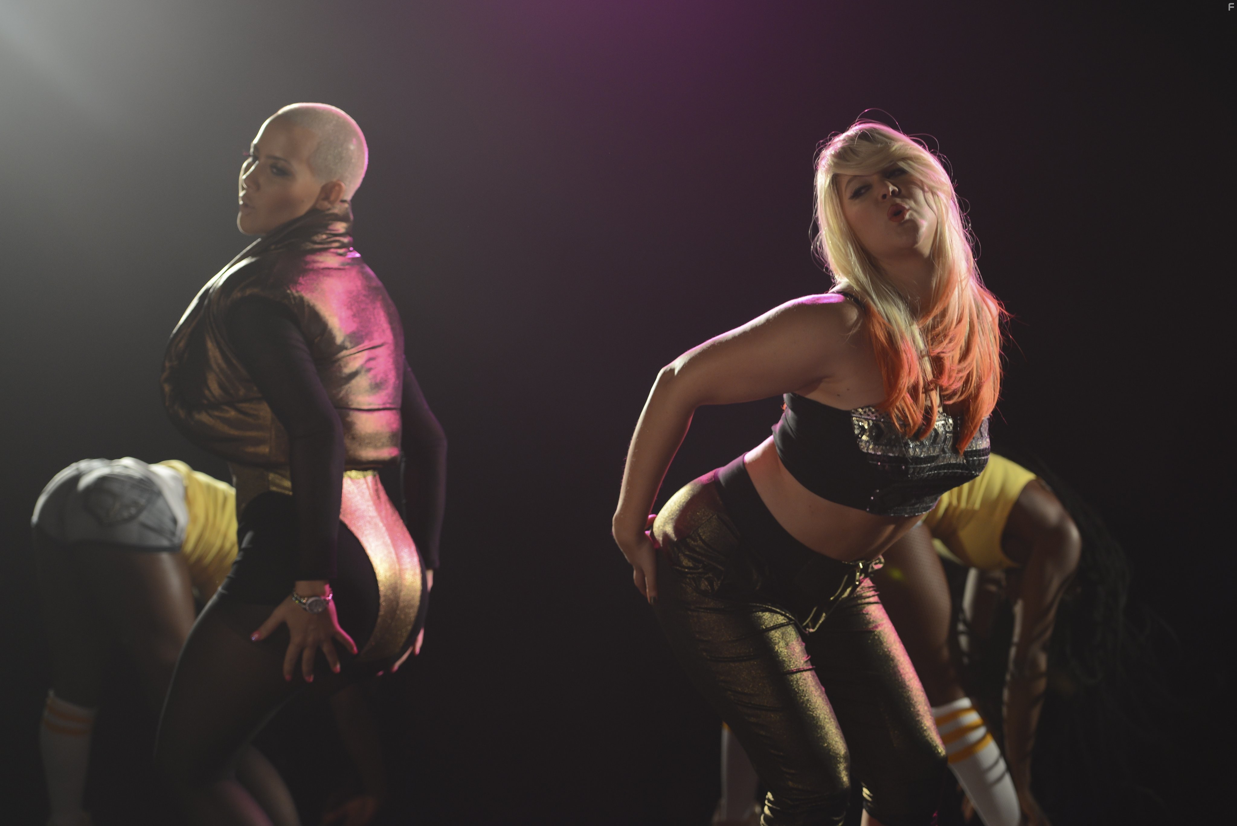 Amy Schumer and Amber Rose in Внутри Эми Шумер (2013)