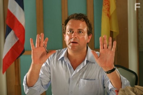 Hugh Bonneville in Цунами (2006)