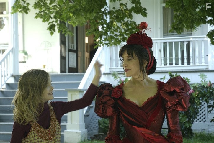 Felicity Huffman and Elle Fanning in Фиби в Стране чудес (2008)