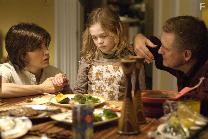 Bill Pullman, Felicity Huffman, and Elle Fanning in Фиби в Стране чудес (2008)