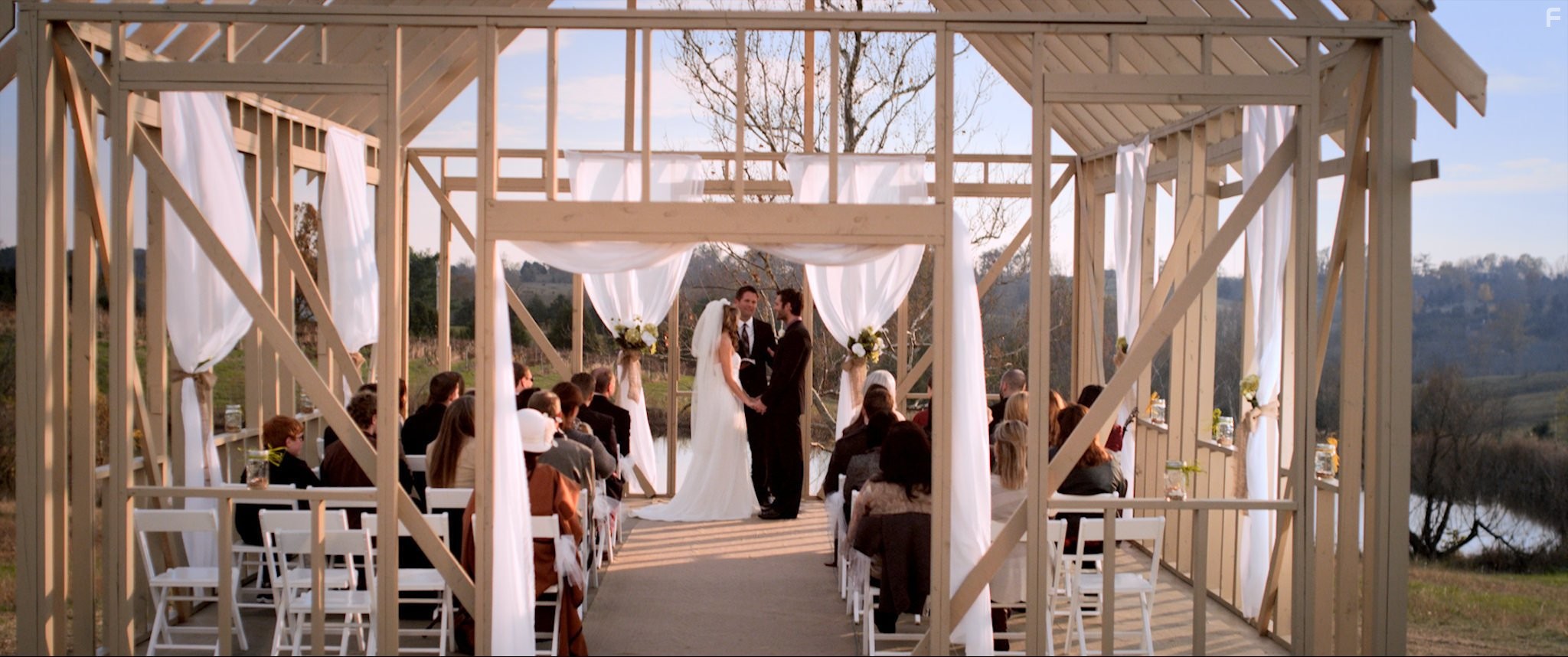 Ali Faulkner and Alan Powell in Песня (2014)