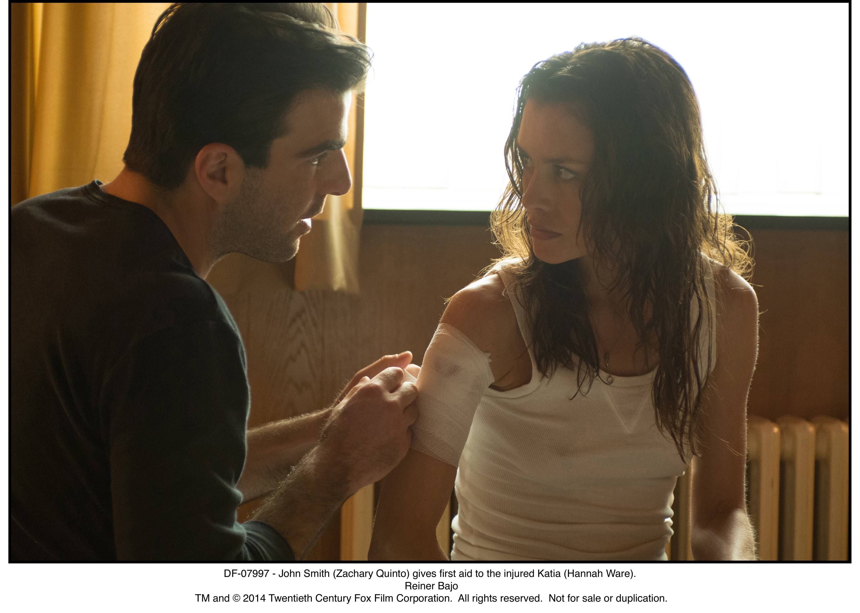 Zachary Quinto and Hannah Ware in Хитмэн: Агент 47 (2015)