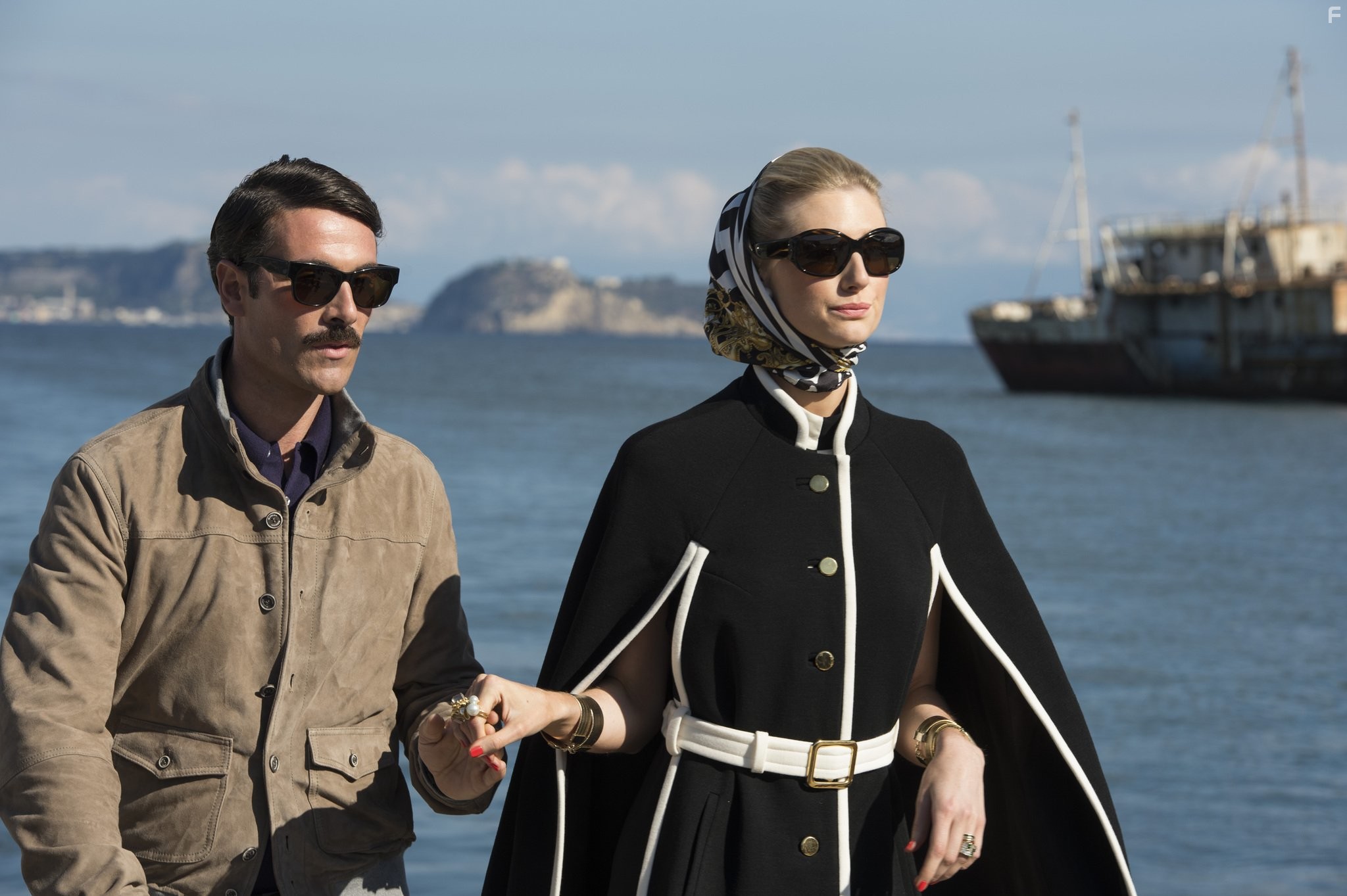 Luca Calvani and Elizabeth Debicki in Агенты А.Н.К.Л. (2015)