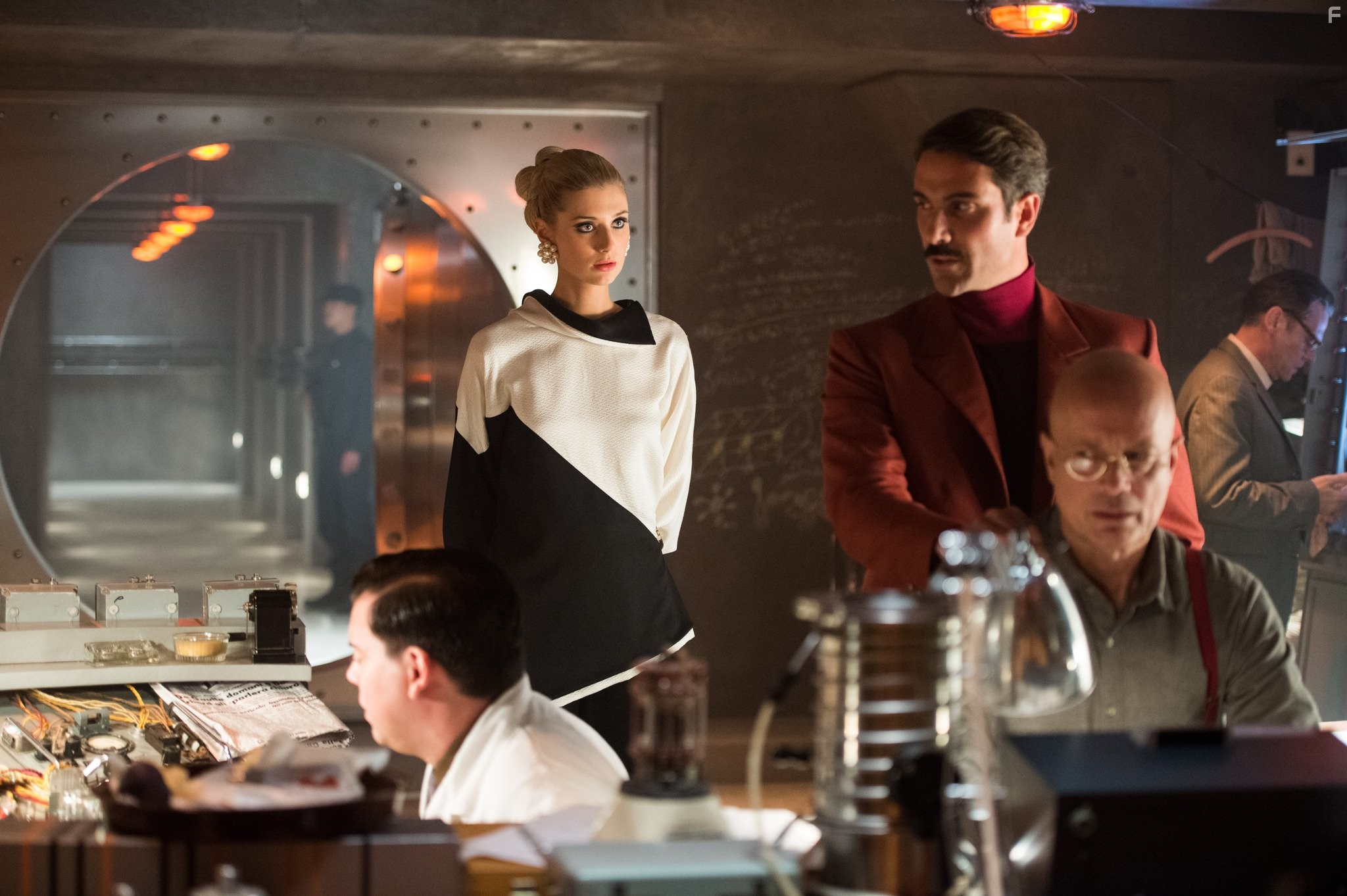 Christian Berkel, Luca Calvani, and Elizabeth Debicki in Агенты А.Н.К.Л. (2015)