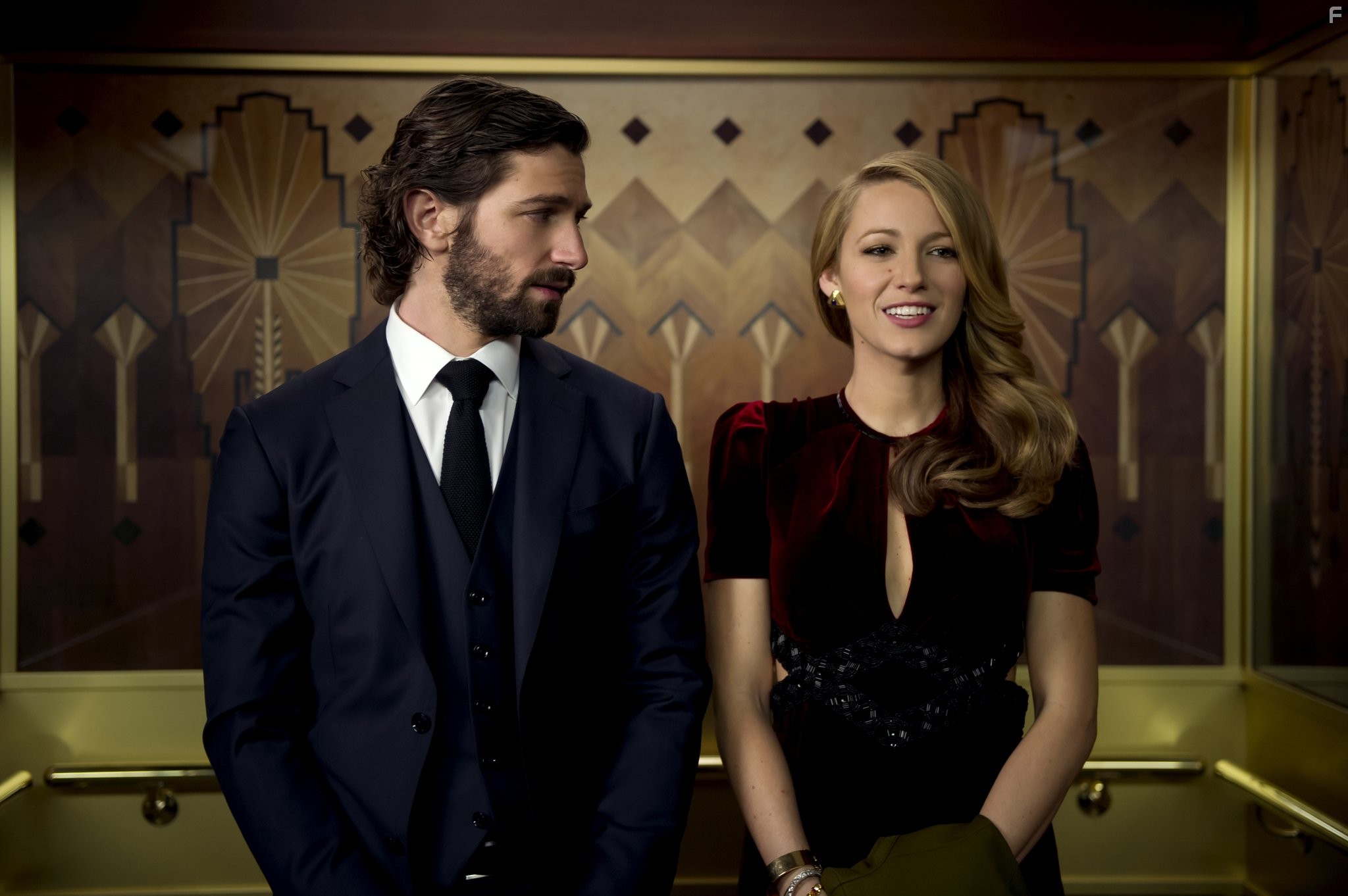 Michiel Huisman and Blake Lively in Век Адалин (2015)