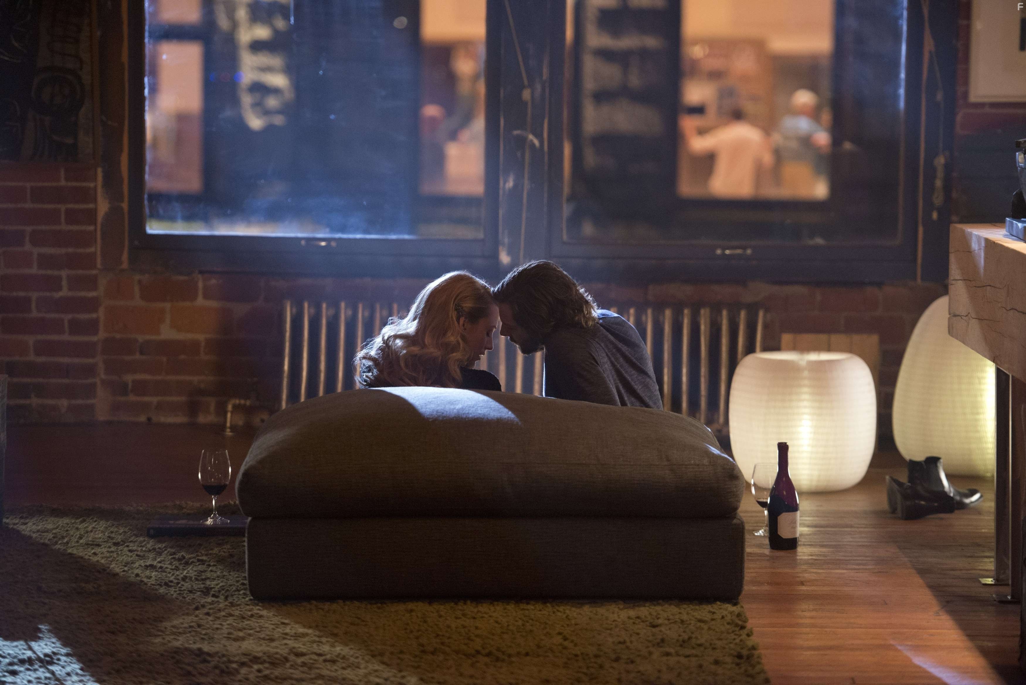 Michiel Huisman and Blake Lively in Век Адалин (2015)