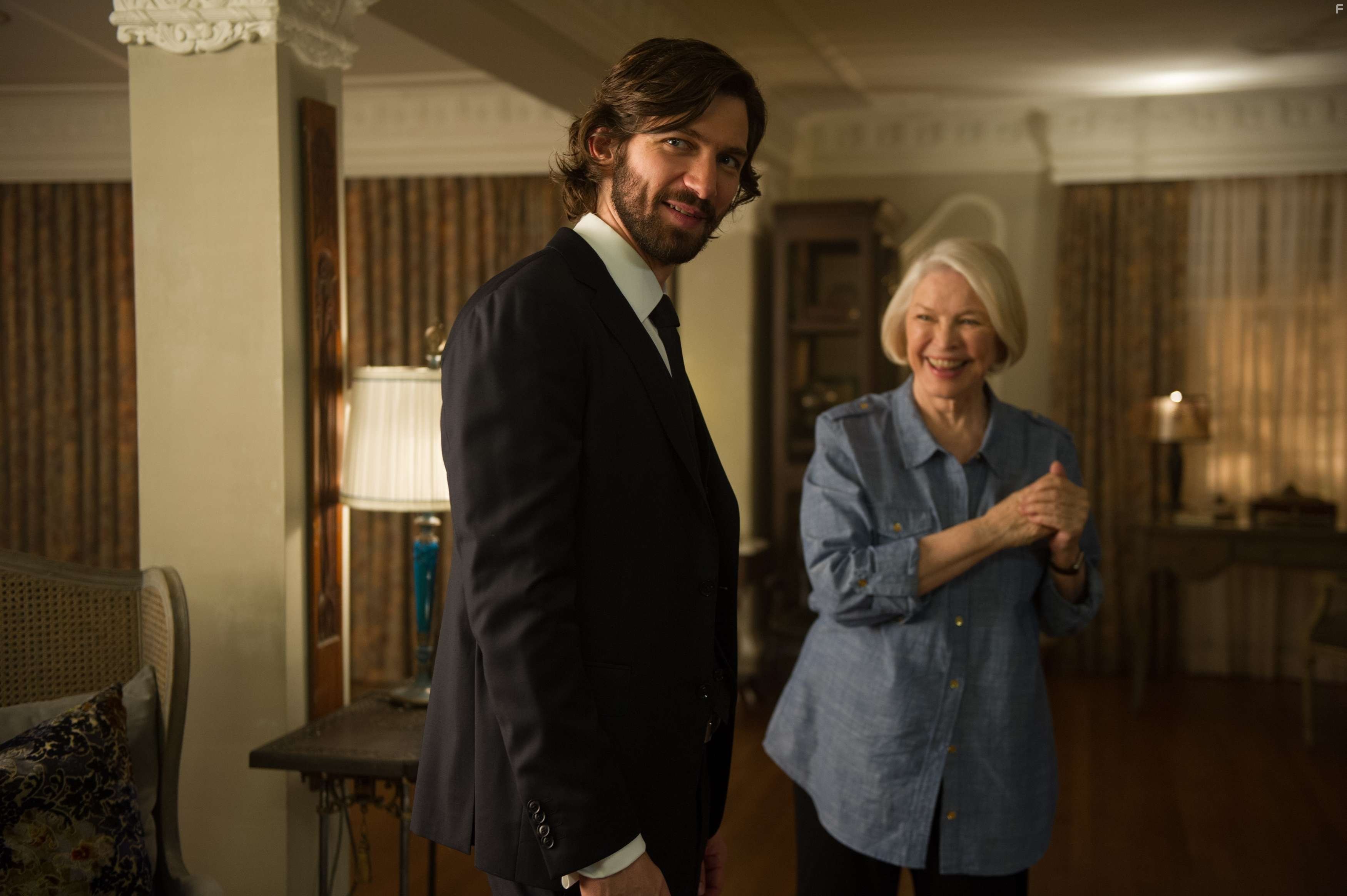 Ellen Burstyn and Michiel Huisman in Век Адалин (2015)