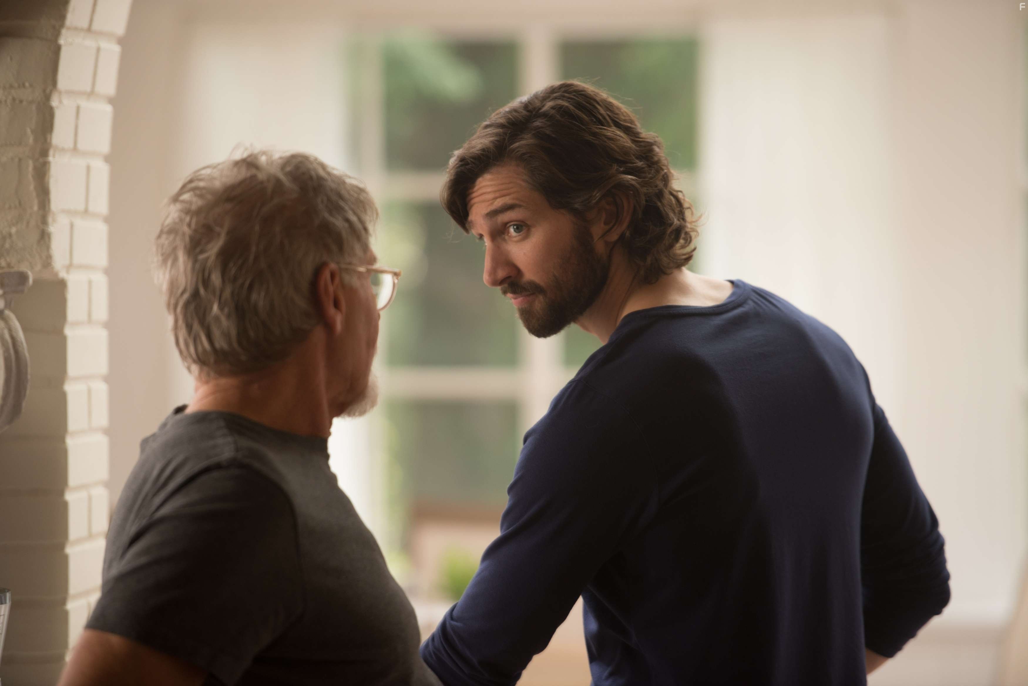 Harrison Ford and Michiel Huisman in Век Адалин (2015)