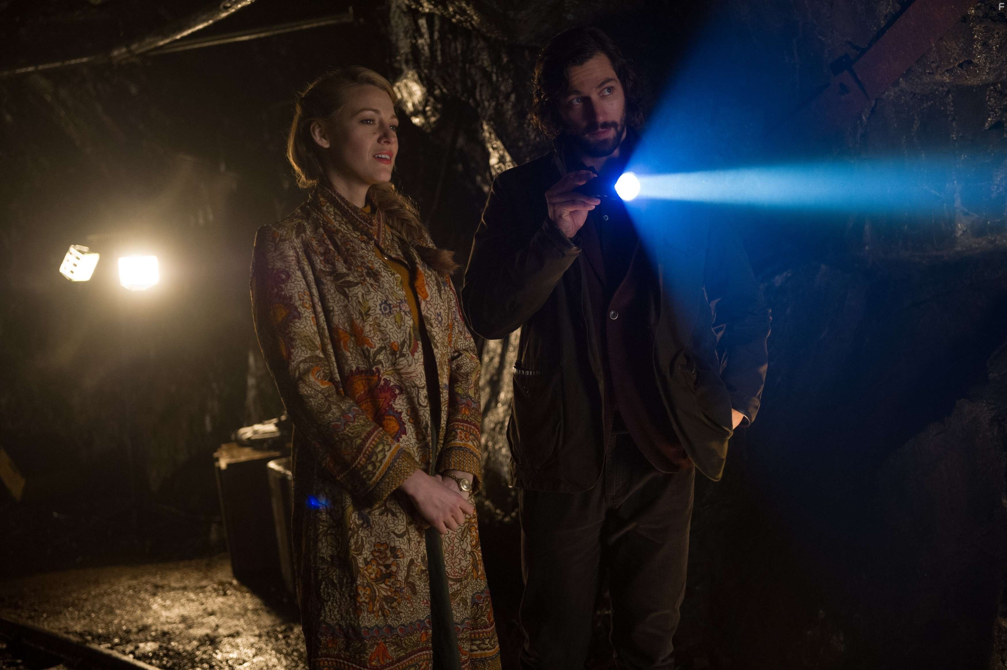 Michiel Huisman and Blake Lively in Век Адалин (2015)