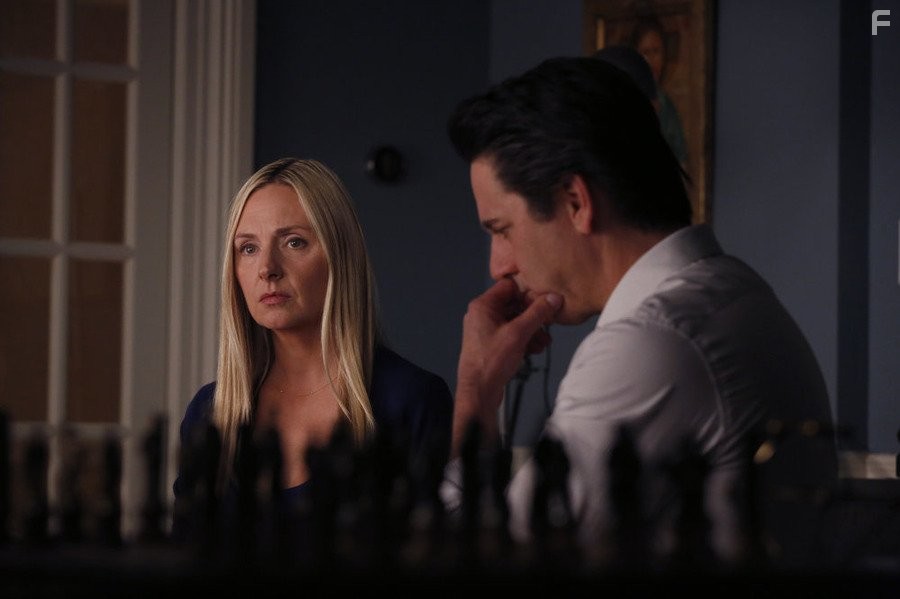 Scott Cohen and Hope Davis in Преданность (2015)