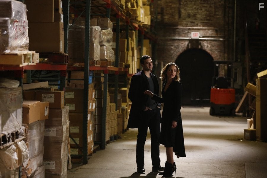 Margarita Levieva and Morgan Spector in Преданность (2015)