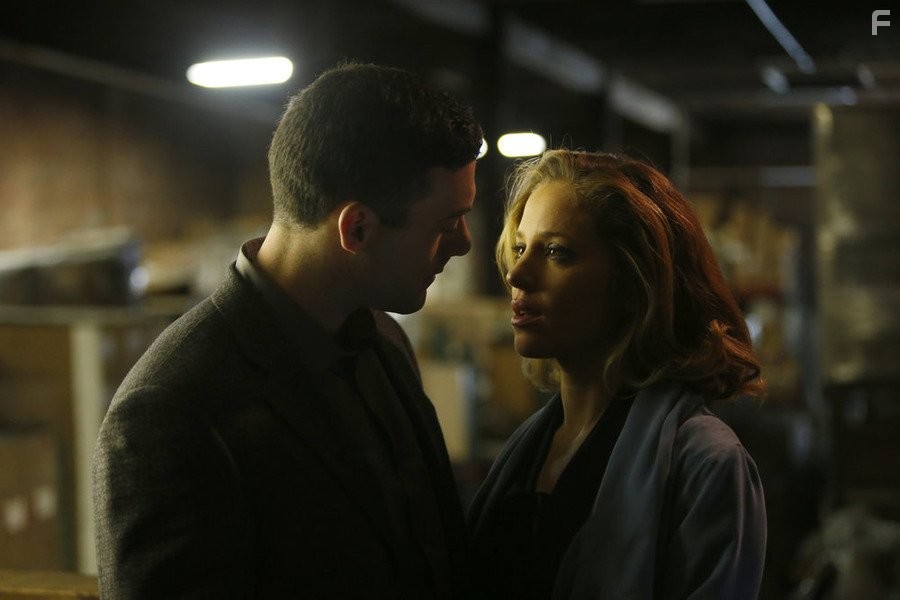 Margarita Levieva and Morgan Spector in Преданность (2015)