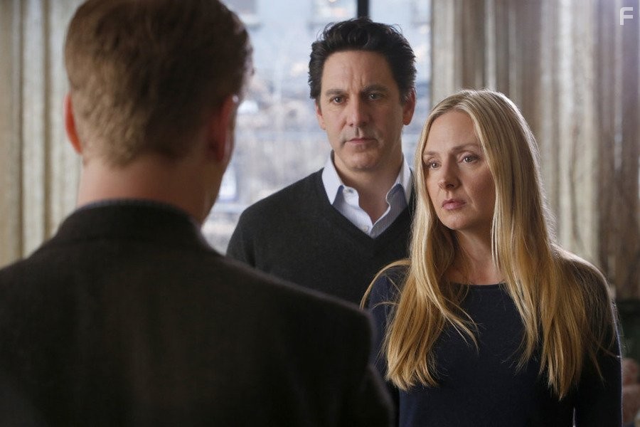 Scott Cohen and Hope Davis in Преданность (2015)