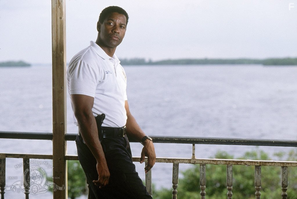 Denzel Washington in Внe времени (2003)